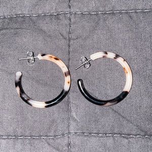 Tortoise shell hoop earrings